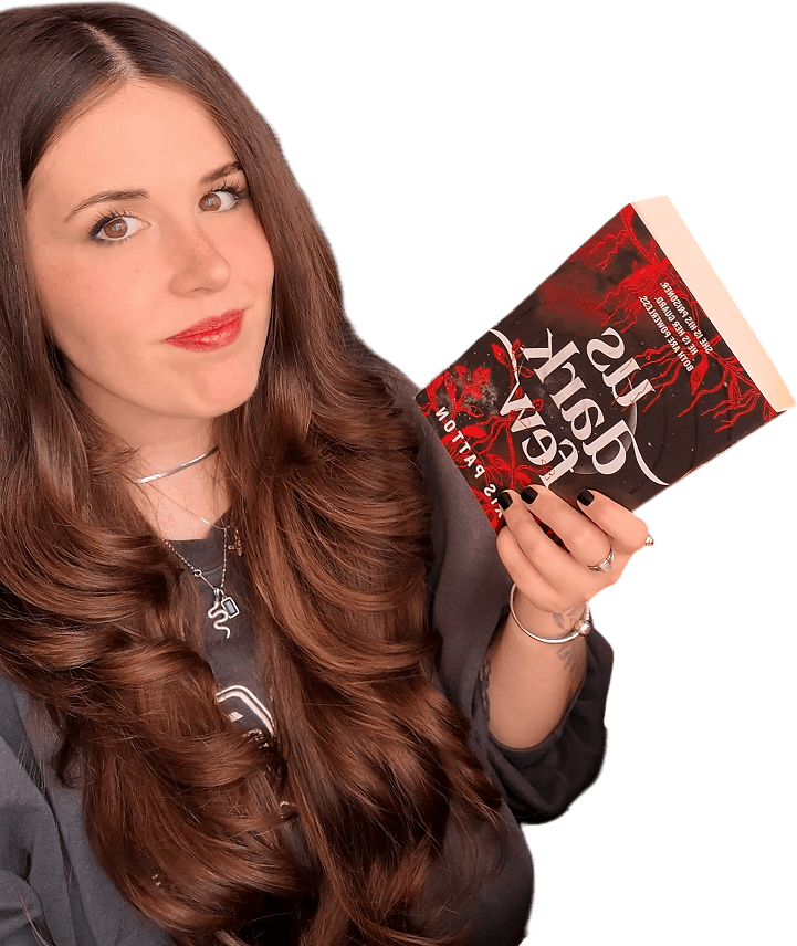 Liv Niklas mostrando un libro